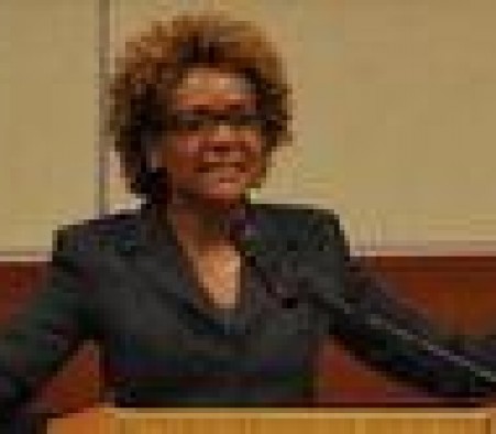 Michaëlle Jean invite les jeunes au dialogue