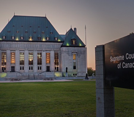 Accès à la justice : le Sénat préconise 7 modifications à la Loi sur les langues officielles