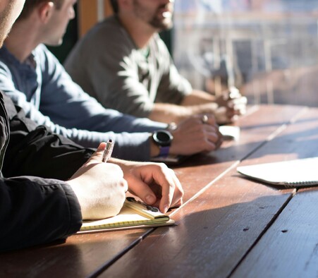 Consultation publique jusqu'au 11décembre 2023 sur les programmes d'alphabétisation des adultes et d'équivalence d'études secondaires