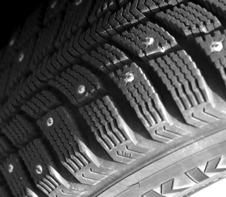 Les pneus cloutés sont autorisés dès aujourd'hui dans la province