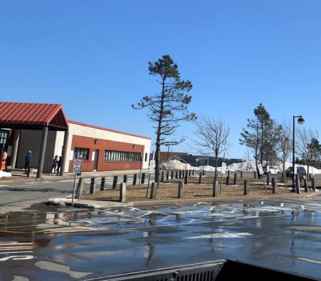 Les bureaux d'immatriculation et les centres de services gouvernementaux sont de nouveau ouverts au public